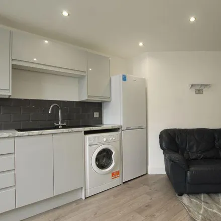 Image 3 - Yummy Yummy, Lower Cathedral Road, Cardiff, CF11 6LU, United Kingdom - Apartment for rent