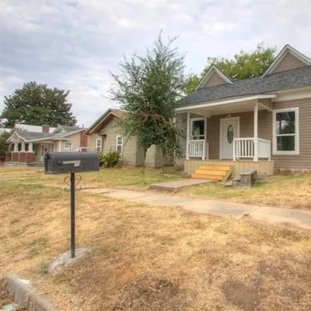 Buy this 2 bed house on 517 North 9th Street in Muskogee, OK 74401