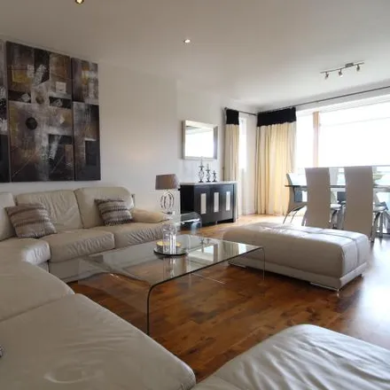 Rent this 3 bed apartment on 301-305 Glasgow Harbour Terraces in Thornwood, Glasgow