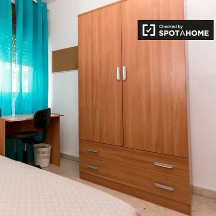 Rent this 4 bed room on Boquerón 6 in Plaza del Boquerón, 6