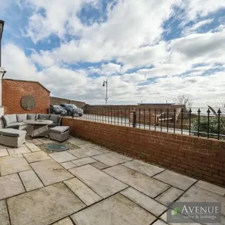 Image 9 - Aunt Vi's Tea and Cake, Esplanade, Weymouth, DT4 7SL, United Kingdom - Townhouse for sale