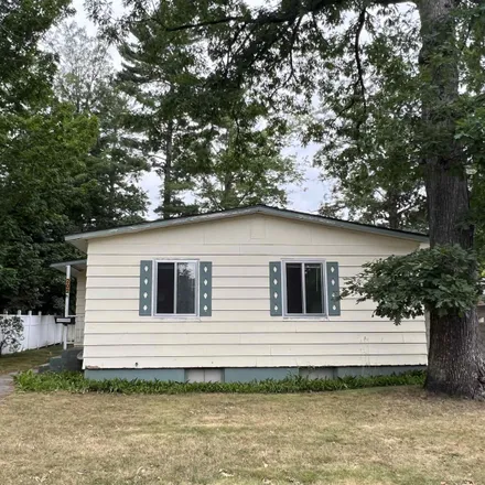 Buy this 3 bed house on 202 Cochlin Street in Traverse City, MI 49686
