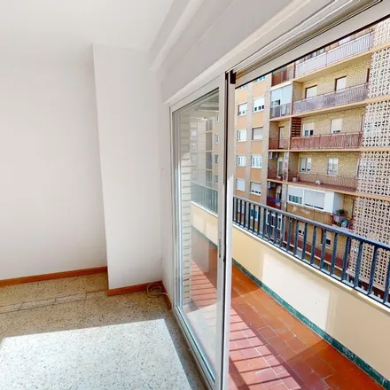Rent this 3 bed apartment on Reformas JB in Travesía Puente Virrey, 50008 Zaragoza