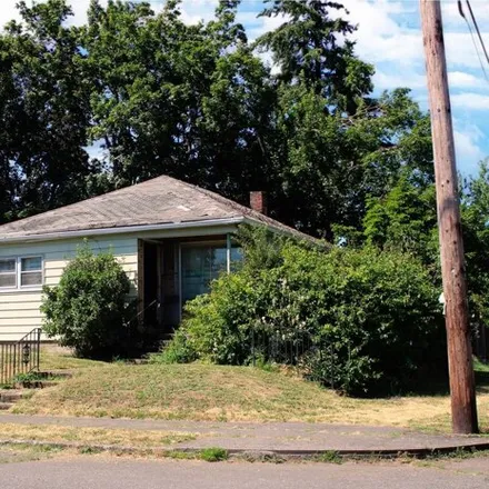 Buy this 3 bed house on 5729 Southeast Francis Street in Portland, OR 97206