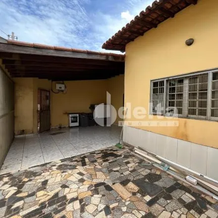 Buy this 3 bed house on Rua Alfredo Julio in Osvaldo Rezende, Uberlândia - MG