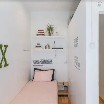 Rent this 6 bed room on Rua de Macau