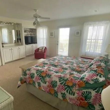 Rent this 5 bed house on Holden Beach in NC, 28462