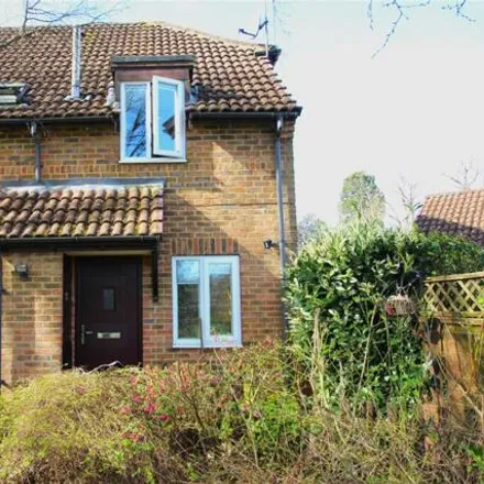 Buy this 1 bed house on Burdock Close in Lightwater, GU18 5YP