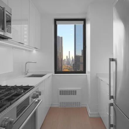 Image 2 - 180 W 60th St, Unit 34M - Apartment for rent