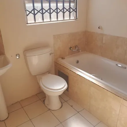 Image 1 - Chute Drive, Fleurhof, Soweto, 1852, South Africa - Apartment for rent