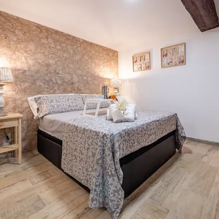 Rent this 6 bed house on 17412 Maçanet de la Selva