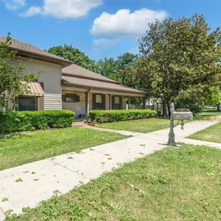 Image 3 - 302 W Main St, Honey Grove, Texas, 75446 - House for sale
