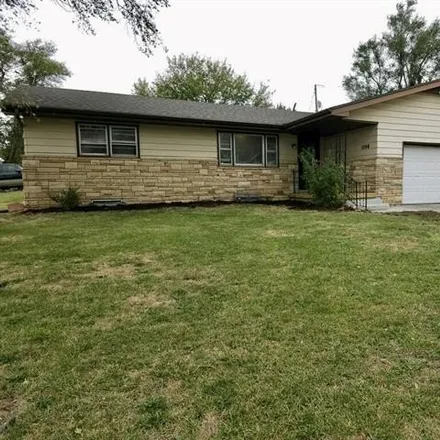 Image 1 - 1096 Cedar Street, Junction City, KS 66441, USA - House for sale