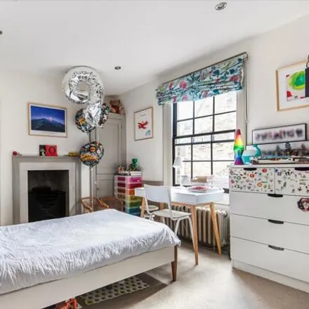 Image 9 - 33 Turner Street, St. George in the East, London, E1 2AE, United Kingdom - Townhouse for sale