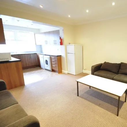 Image 1 - Back Hessle Avenue, Leeds, LS6 1EF, United Kingdom - Townhouse for rent