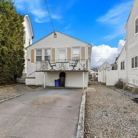 Buy this 2 bed house on 224 Fredricksburg Avenue in Margate City, Atlantic County