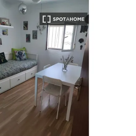 Rent this 2 bed room on Calle General Luque in 4, 11004 Cádiz