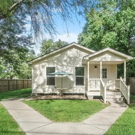 Buy this 3 bed house on 4177 Campbell Street in Houston, TX 77026