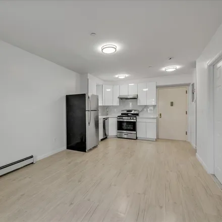 Image 5 - 40-29 60th Street, New York, NY 11377, USA - Townhouse for sale