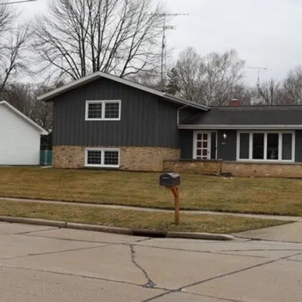 Buy this 3 bed house on 1020 Glenview Lane in Manitowoc, WI 54220