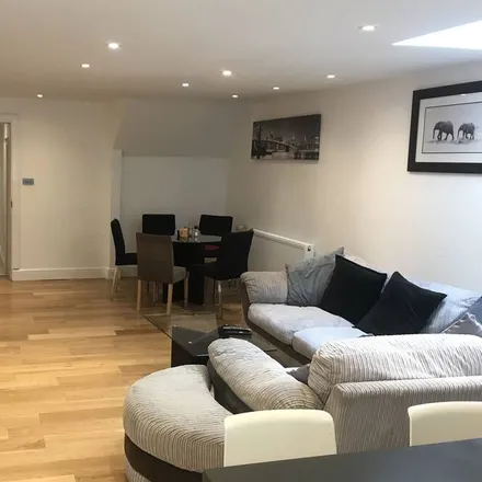 Rent this 5 bed house on London in N14 5QG, United Kingdom
