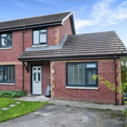 Buy this 4 bed duplex on The Avenue in Caldicot, NP26 4AB