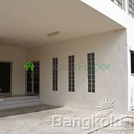 Rent this 4 bed apartment on Soi Phatthanakan 52 in Suan Luang District, Bangkok 10250