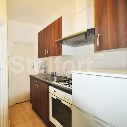 Image 3 - Sternhold Avenue, London, SW2 4PP, United Kingdom - Apartment for rent