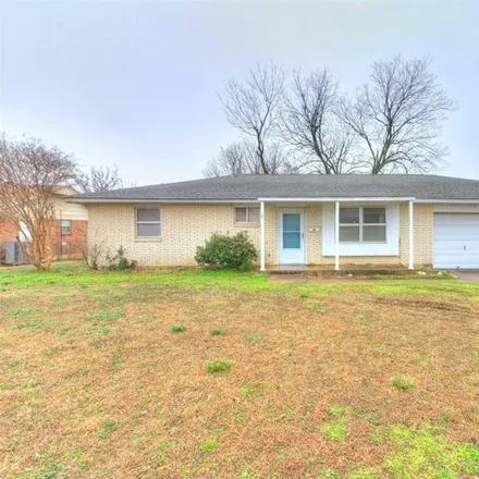 Buy this 3 bed house on 994 Northwest 28th Street in Moore, OK 73160