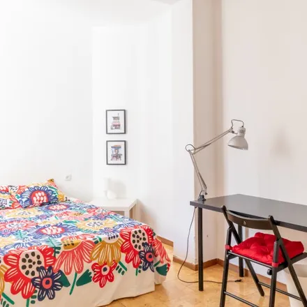 Rent this 1studio room on Madrid in Rock & Ribs;Pizza Emporio, Calle del Arenal