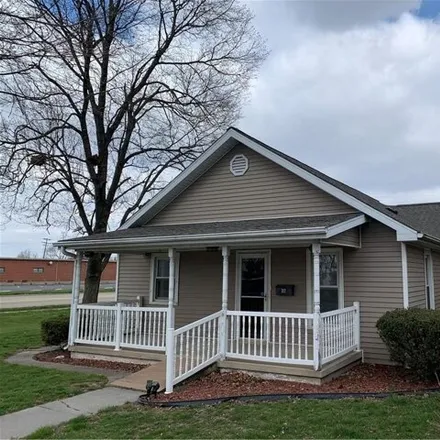 Buy this 3 bed house on 384 West Lawrence Avenue in Effingham, IL 62401