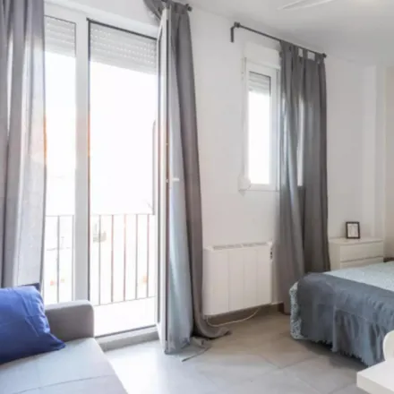 Rent this 5 bed room on Carrer de l'Almirall Cadarso in 32, 46005 Valencia
