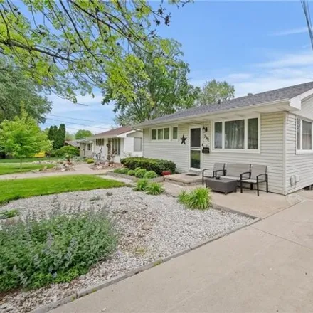 Image 1 - 3923 43rd Street, Des Moines, IA 50310, USA - House for sale