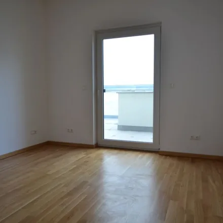 Rent this 4 bed apartment on Holzhäuser Straße 113 in 04299 Leipzig, Germany