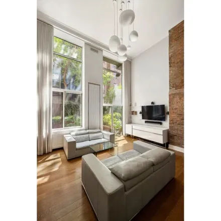 Rent this 4 bed apartment on 170 East 88th Street in New York, NY 10128