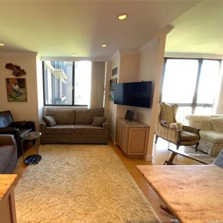 Image 5 - North Shore Towers Building 2, 73rd Avenue, New York, NY 11004, USA - Apartment for sale
