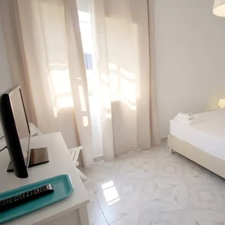 Rent this 5 bed house on Avenida de Portugal in 8500-291 Alvor, Portugal