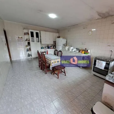 Buy this 3 bed house on Rua Professor Geraldo Hypólito in Bairro dos Casa, São Bernardo do Campo - SP
