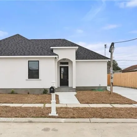 Buy this 3 bed house on 3541 Pecan Drive in Chalmette, LA 70043