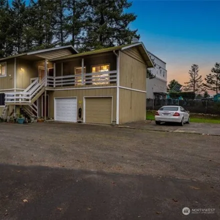 Buy this studio house on 9294 Front Street South in Lakewood, WA 98499