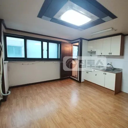 Image 1 - 서울특별시 송파구 석촌동 211-4 - Apartment for rent