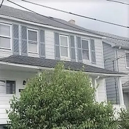 Buy this 6 bed duplex on 916 Pine Street in Freeland, Luzerne County