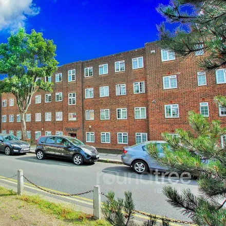 Rent this 2 bed apartment on Victoria Road in London, NW4 2RT