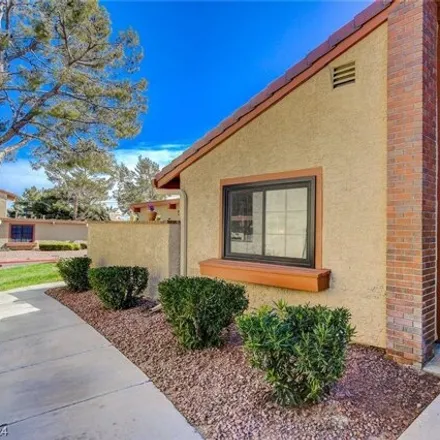 Image 4 - 2347 Pickwick Drive, Henderson, NV 89014, USA - House for sale