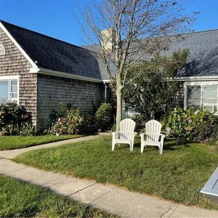 Rent this 5 bed house on 1 Fenwood Drive in Fenwood, Old Saybrook