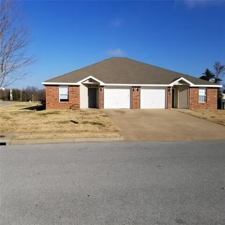 Rent this 3 bed house on 327 Graystone Circle in Centerton, AR 72719