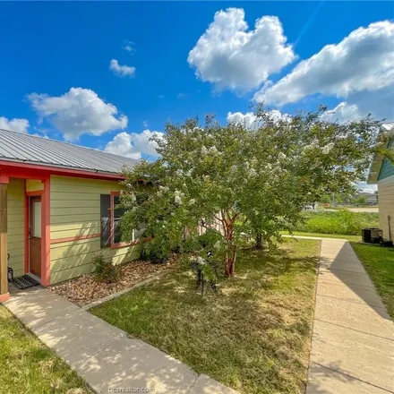 Image 7 - 783 East Independence Street, Giddings, TX 78942, USA - Duplex for sale