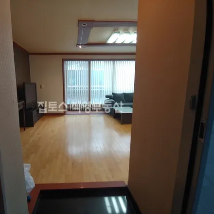Rent this 2 bed apartment on 서울특별시 강남구 삼성동 122-10