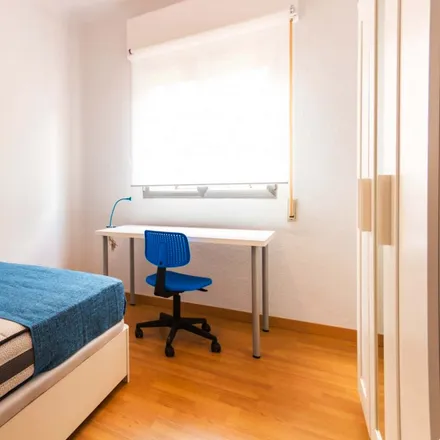 Rent this 1 bed room on Calle de Palos de la Frontera in 36, 28045 Madrid