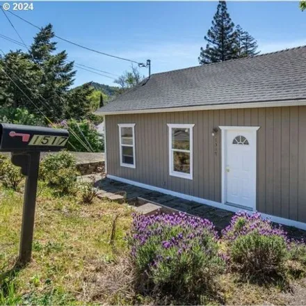 Buy this 2 bed house on 1535 Southeast Booth Avenue in Roseburg, OR 97470